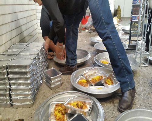 توزیع 1000 غذای نذری از سوی خبرنگاران تهرانی