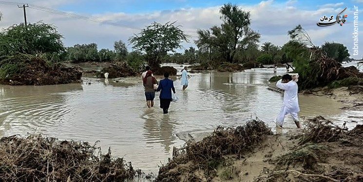 تخریب خانه‌های خشت و گلی و کپری مردم رودبار جنوب در اثر سیلاب