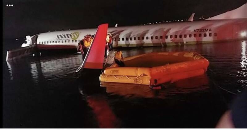 سقوط هواپیمای مسافربری بوئينگ 737 آمریکا