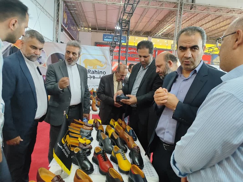 افتتاح نهمین نمایشگاه تخصصی کیف و کفش و صنایع وابسته در همدان