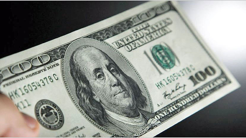 دلار در آستانه سقوط تاریخی دیگر دلار در آستانه سقوط تاریخی دیگر