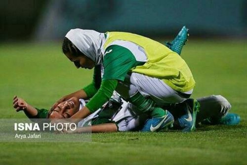 درگیری در فوتبال زنان (+عکس) درگیری در فوتبال زنان (+عکس)