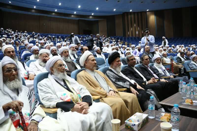 وحدت سنی و شیعه، کلید مقابلهٔ با تهدیدات خارجی و کاهش نفوذ غربب است/ &laquo;اختلافات فقهی&raquo; نباید باعث جدایی و دشمنی شود/ دشمن با تفرقه&zwnj;افکنی به دنبال شکست اتحاد مسلمانان است