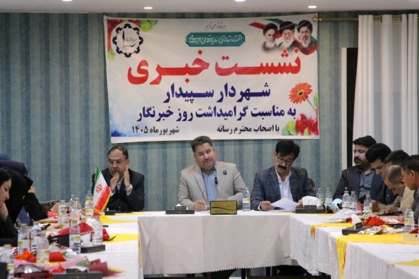 مسئولان باید پاسخگو باشند؛ حتی نمایندگان مجلس